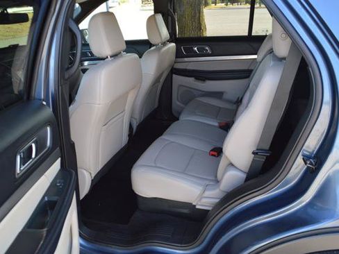 Used 2018 Ford Explorer XLT w/ Equipment Group 202A FWD image 18