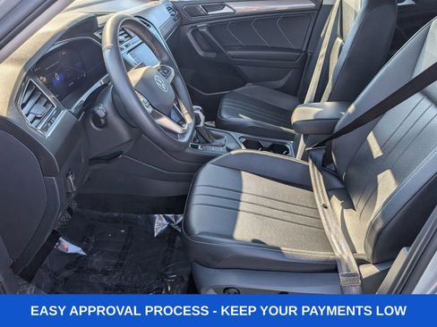 Used 2024 Volkswagen Tiguan SE AWD/4WD image 20