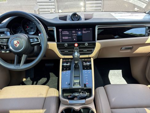 Used 2026 Porsche Macan AWD/4WD image 6