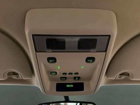 Used 2005 Lincoln Town Car Signature image 43