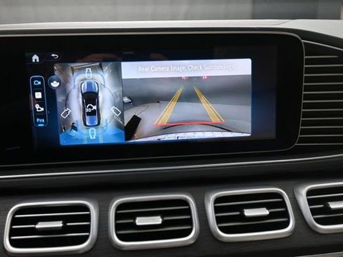 Used 2025 Mercedes-Benz GLS 450 4MATIC image 11
