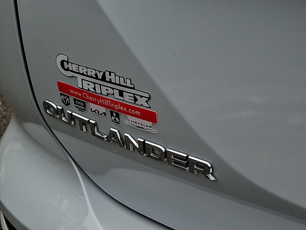 Used 2025 Mitsubishi Outlander SE AWD/4WD image 17