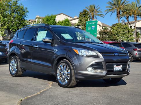 Used 2016 Ford Escape SE w/ SE Chrome Package FWD image 1