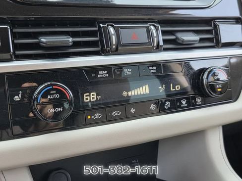 Used 2024 Nissan Pathfinder SV FWD image 22