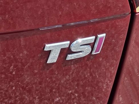Used 2018 Volkswagen Tiguan SEL FWD image 32