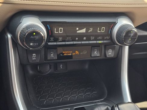 Used 2020 Toyota RAV4 XLE w/ Convenience Package AWD/4WD image 19
