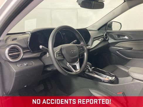 Used 2025 Chevrolet Trax ACTIV w/ Driver Confidence Package FWD image 9