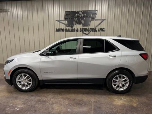Used 2022 Chevrolet Equinox LS w/ LS Convenience Package image 3