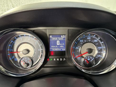 Used 2015 Chrysler Town & Country Touring-L w/ Driver Convenience Group FWD image 17