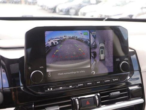 Used 2025 Nissan Pathfinder SL w/ SL Premium Package FWD image 19