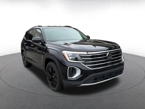 Used 2026 Volkswagen Atlas SE FWD image 3