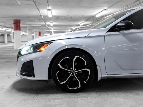 Used 2023 Nissan Altima 2.5 SR w/ SR Premium Package image 16