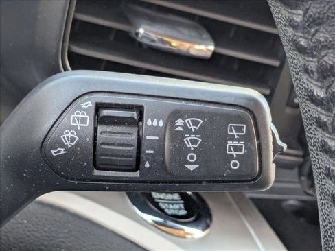 Used 2021 Ford Explorer XLT image 12