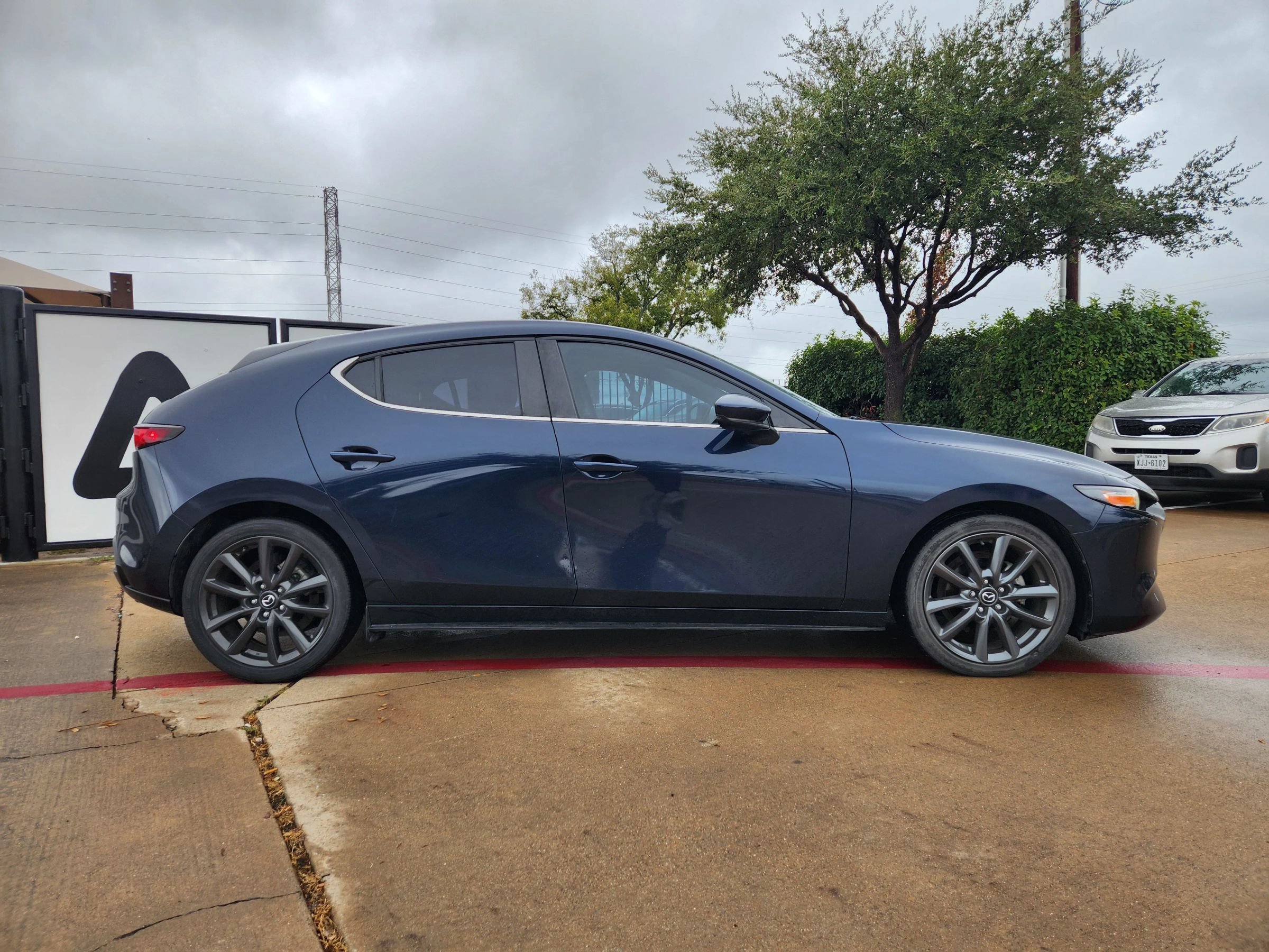Used 2020 MAZDA MAZDA3 Hatchback w/ Preferred Package FWD image 6