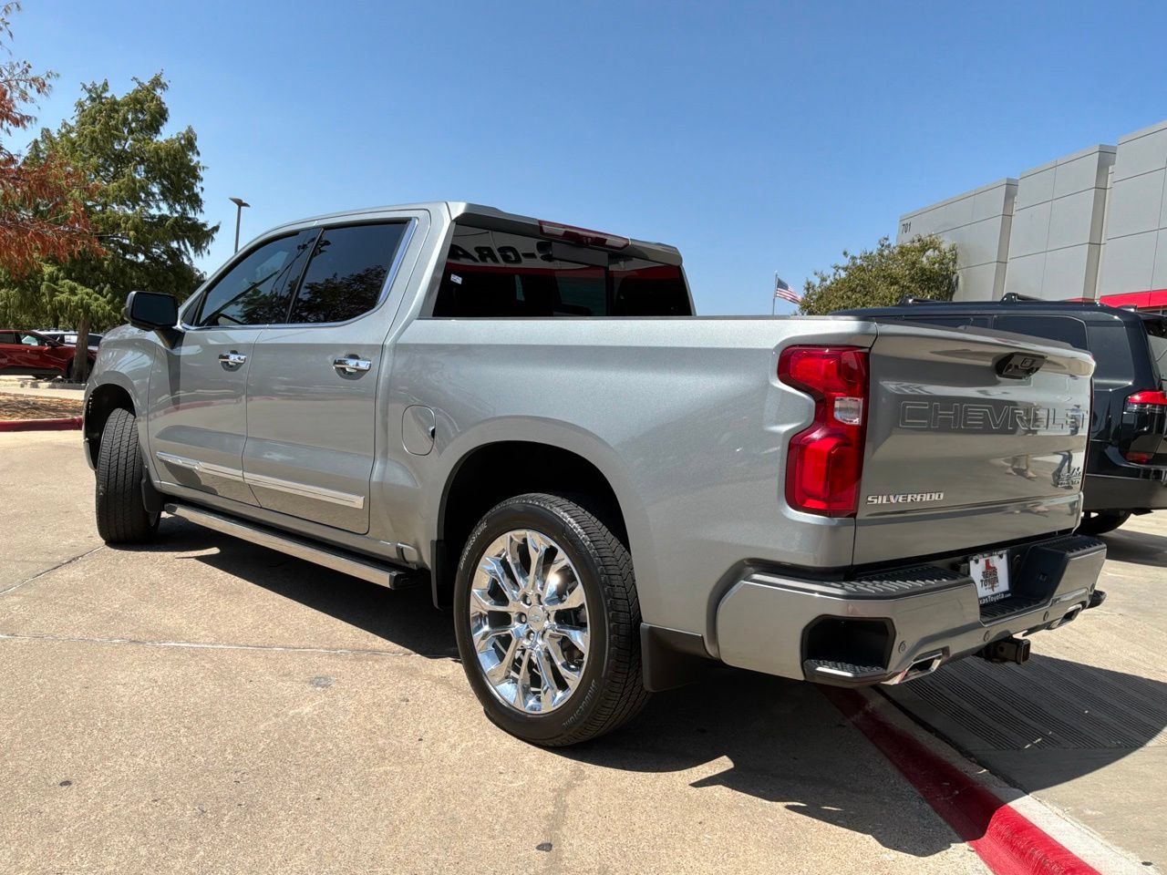Used 2023 Chevrolet Silverado 1500 High Country AWD/4WD image 8