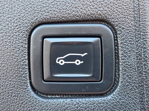 Certified 2022 GMC Terrain Denali w/ Denali Premium Package image 30