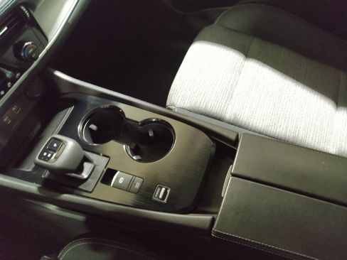 Used 2022 Nissan Rogue SV FWD image 26