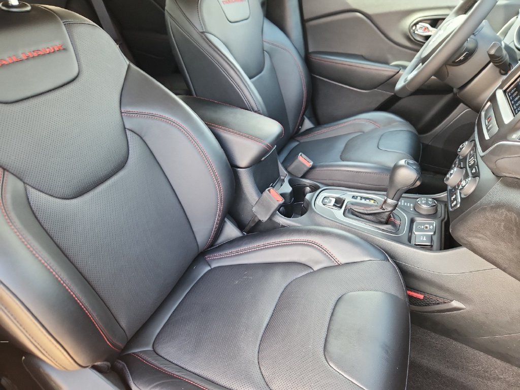 Used 2022 Jeep Cherokee Trailhawk w/ Premium Leather Package AWD/4WD image 12