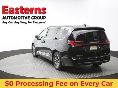 Used 2023 Chrysler Pacifica Limited FWD image 69