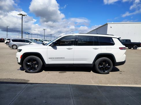 Used 2023 Jeep Grand Cherokee L Laredo AWD/4WD image 4