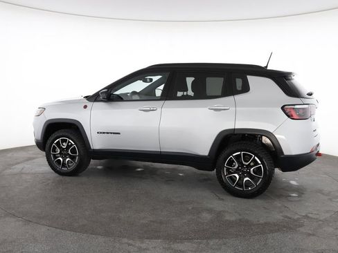 Used 2025 Jeep Compass Trailhawk AWD/4WD image 8