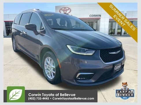 Used 2021 Chrysler Pacifica Touring-L FWD image 1