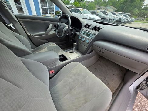 Used 2009 Toyota Camry LE FWD image 18