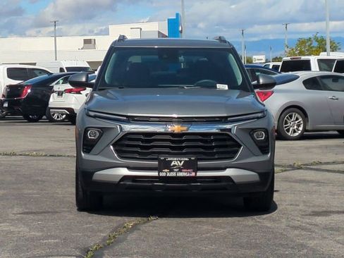 Used 2025 Chevrolet TrailBlazer LT FWD image 3