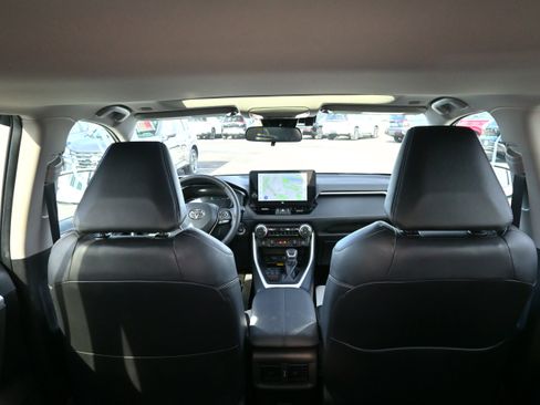 Used 2023 Toyota RAV4 XLE Premium image 14