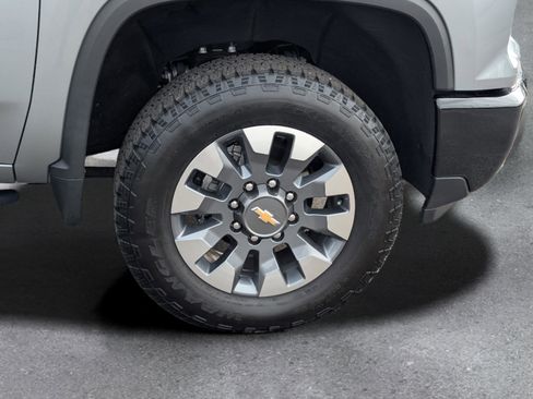 Certified 2024 Chevrolet Silverado 2500 Custom w/ Custom Value Package image 6