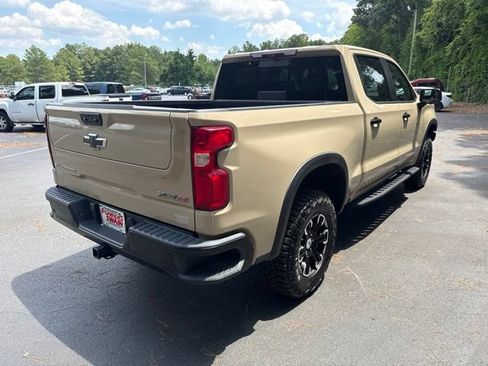 Used 2022 Chevrolet Silverado 1500 ZR2 w/ Technology Package AWD/4WD image 5