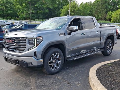Used 2023 GMC Sierra 1500 SLT w/ SLT Premium Package AWD/4WD image 3