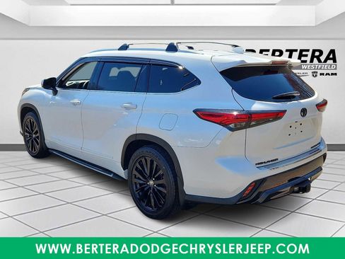 Used 2023 Toyota Highlander Limited AWD/4WD image 4