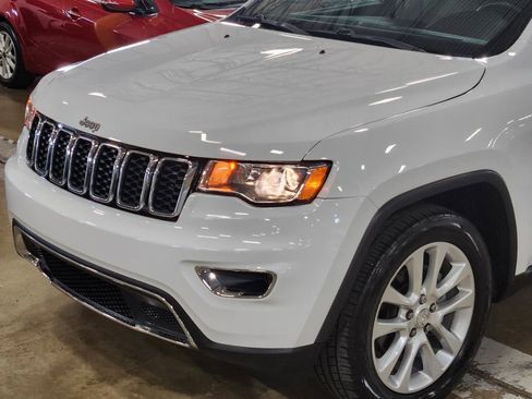 Used 2017 Jeep Grand Cherokee Limited RWD image 14