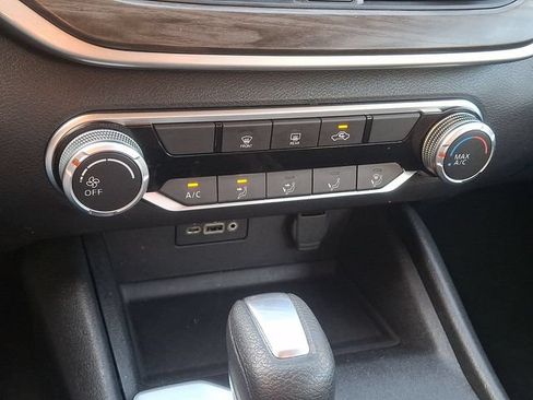 Used 2025 Nissan Altima 2.5 SV FWD image 15
