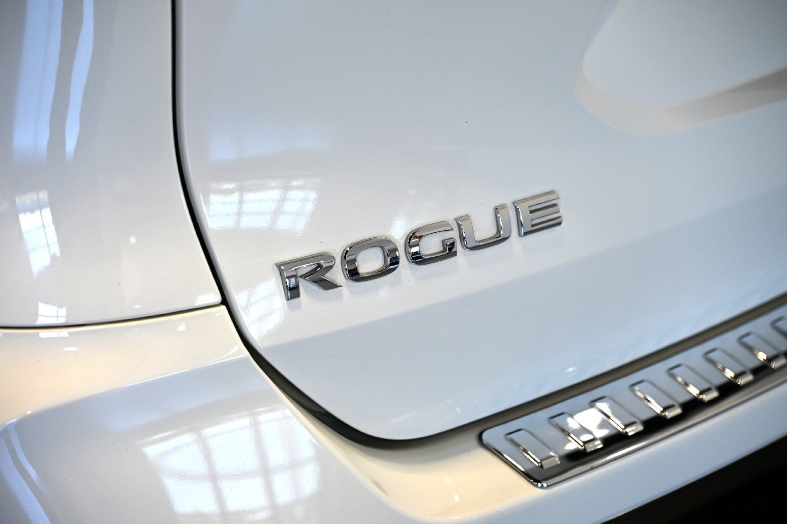 Used 2017 Nissan Rogue S FWD image 18