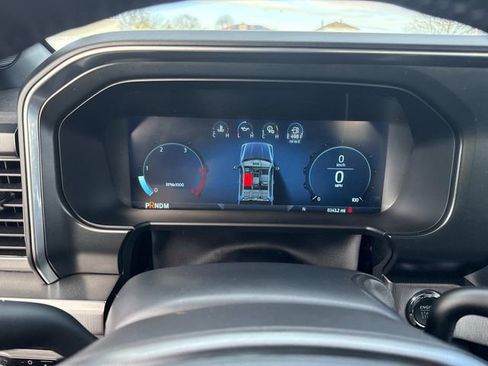 Certified 2025 Ford F250 Platinum w/ FX4 Off-Road Package image 38