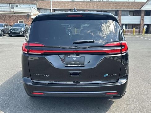 Used 2022 Chrysler Pacifica Touring-L w/ S Appearance Package FWD image 37