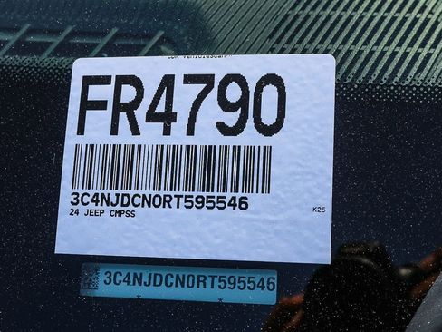 Used 2024 Jeep Compass Limited image 29