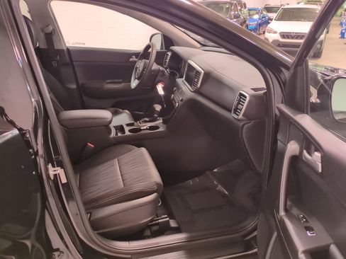Used 2020 Kia Sportage LX image 9