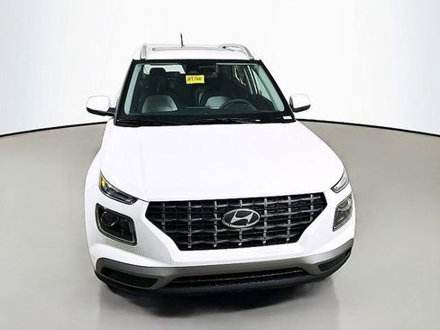 Used 2026 Hyundai Venue SEL FWD image 2