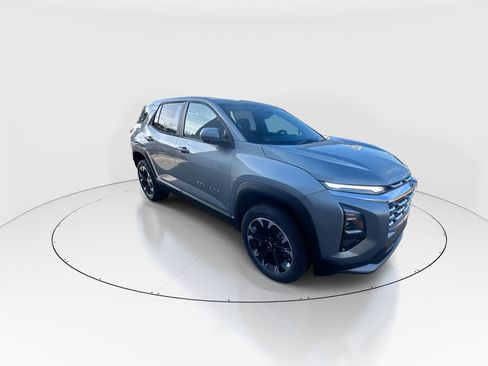 New 2026 Chevrolet Equinox LT image 2