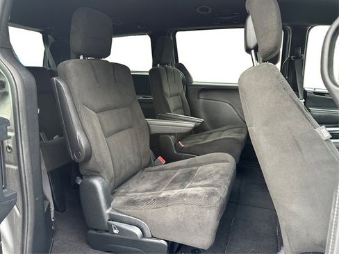 Used 2017 Dodge Grand Caravan SE FWD image 41