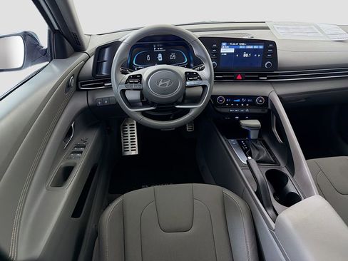 Used 2025 Hyundai Elantra Sport image 22