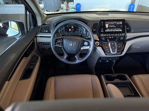Used 2023 Honda Odyssey Touring image 17