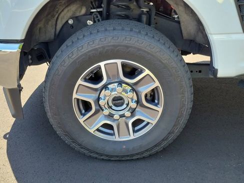 Used 2025 Ford F250 Lariat w/ FX4 Off-Road Package AWD/4WD image 6