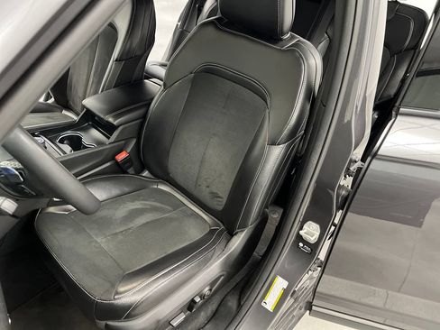 Used 2024 Jeep Grand Cherokee Altitude RWD image 11
