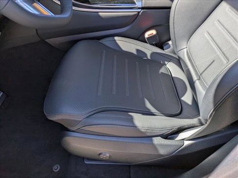Used 2026 Mercedes-Benz GLC 300 image 4