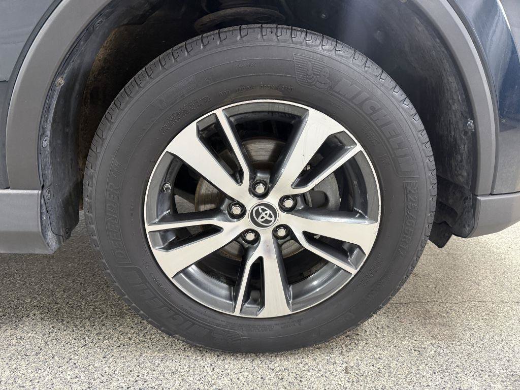 Used 2018 Toyota RAV4 XLE AWD/4WD image 36