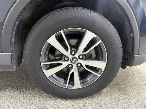 Used 2018 Toyota RAV4 XLE AWD/4WD image 36